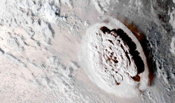 Tonga’da yanardağ patlaması: Dumanlar uzay yolunun yarısına kadar ulaştı! 'Nükleer bombadan 500 kat daha güçlü'